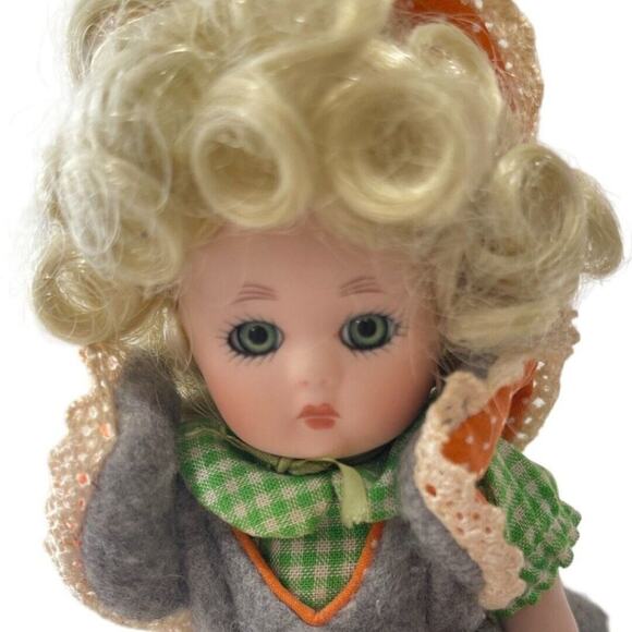 Marie Osmond Porcelain Doll Lucy Goosey Petite Amour - Picture 2 of 7